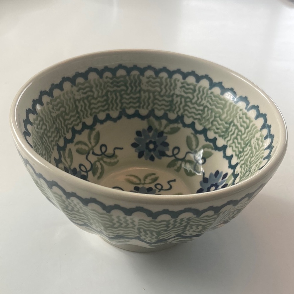 Beautiful polish pottery soup/cereal/ fruit/dip bowl